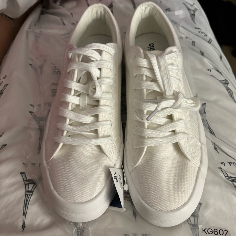 Cushionaire Memory Foam Sneakers